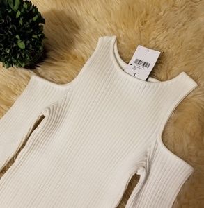 💥SOLD💥Forever 21 Top off shoulder.